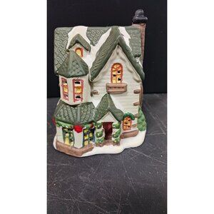 Cobblestone Corners Christmas Village House 2001 Ceramic 5"x4" Snowy Roof Green